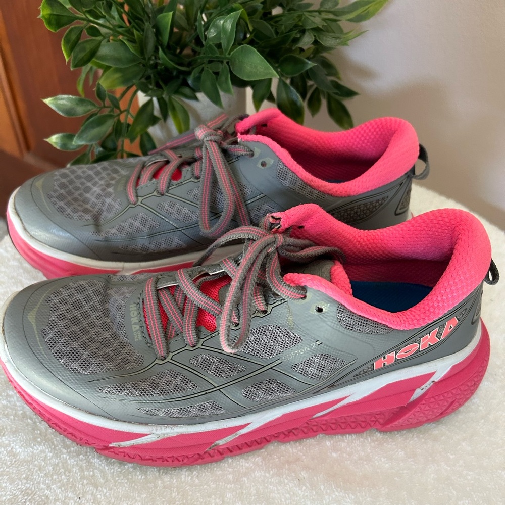 Hoka One Clifton Running Shoe Womens size 6.